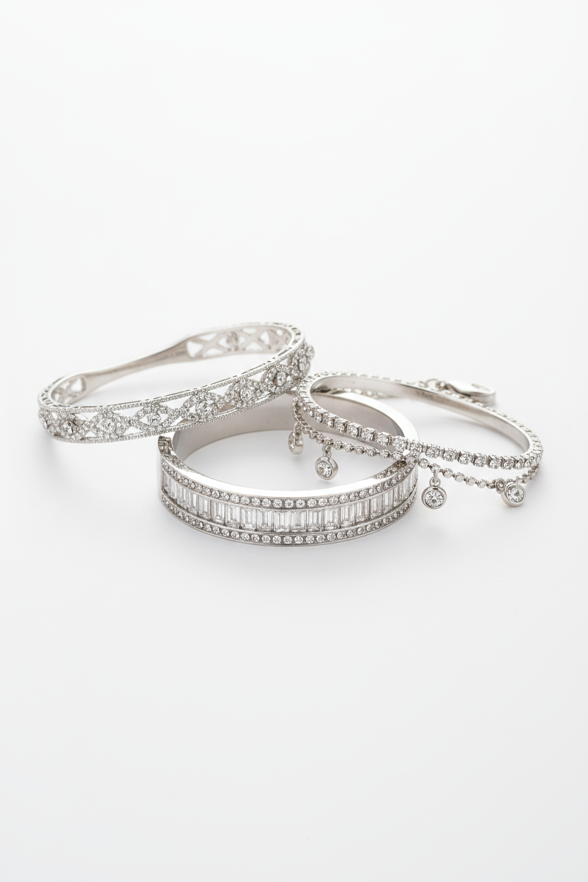 Timeless elegance meets geometric brilliance in this Art Deco bracelet, where radiant diamonds and vivid emeralds create a striking harmony.
A true statement of luxury, it wraps the wrist in sophistication and vintage-inspired glamour.